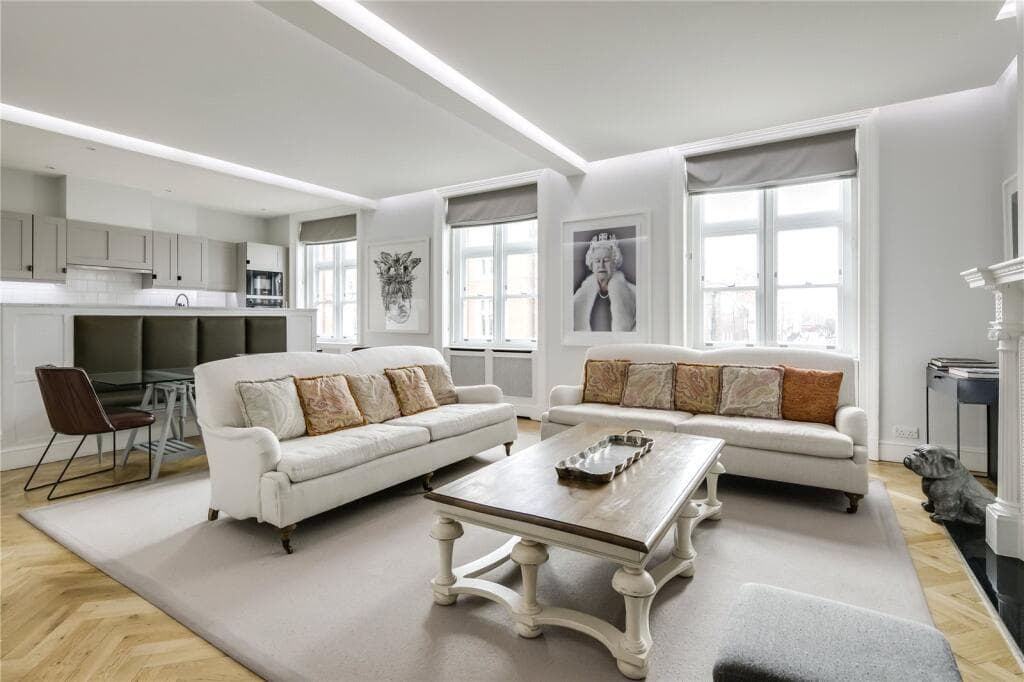 Sunlit 3BR Mayfair Lateral | Marble En Suites