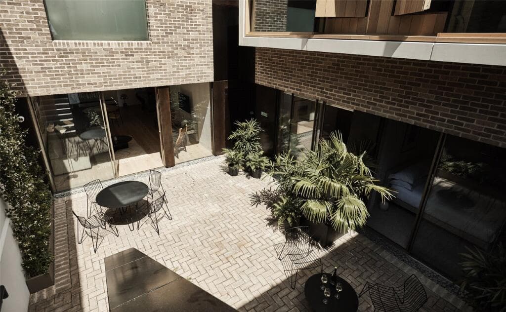 Marylebone 3BR Courtyard Apt | Floor-to-Ceiling Doors