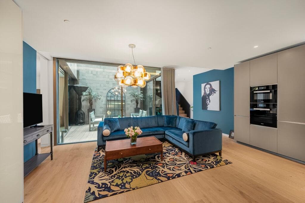Soho 2BR in the Pathé Building | Terrace & Gym