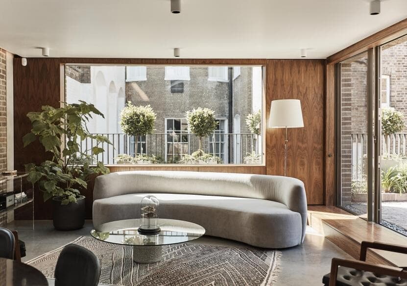 Expansive 3BR Weymouth Mews Residence | Serviced