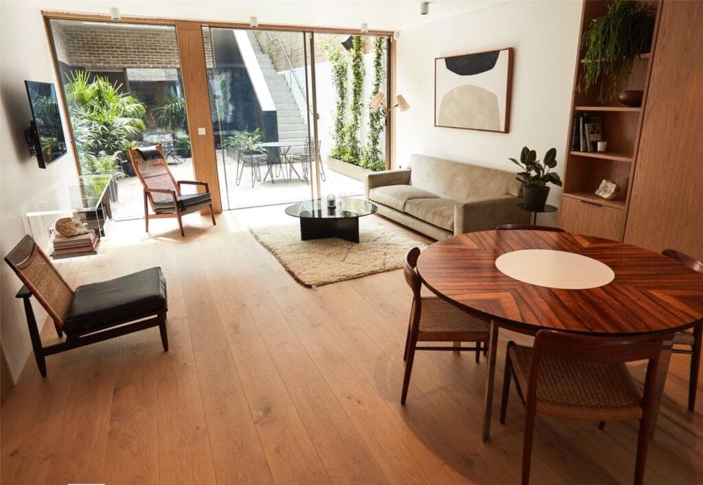 Marylebone 3BR Courtyard Apt | Floor-to-Ceiling Doors