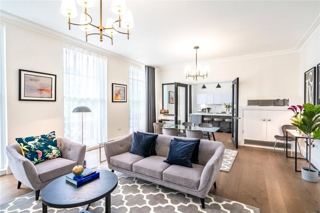 Generous 2BR Holborn Apt | Lincoln's Inn Fields