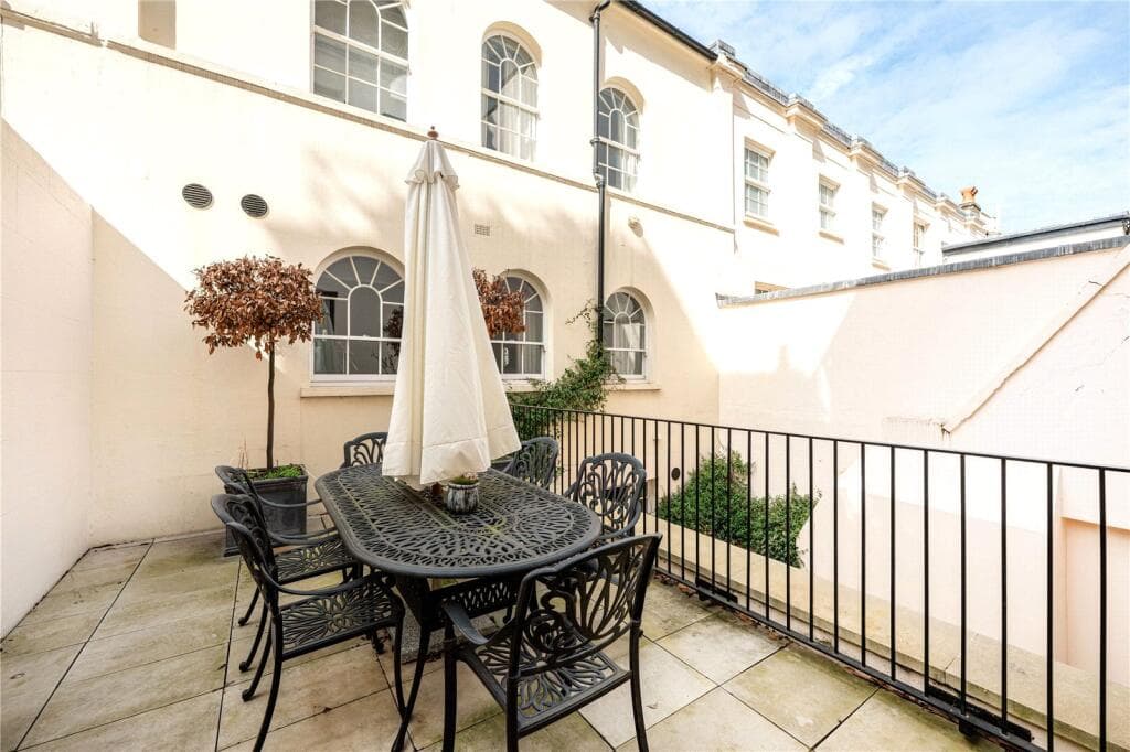 Belgravia 4BR on Eaton Place | Four Suites & Terrace