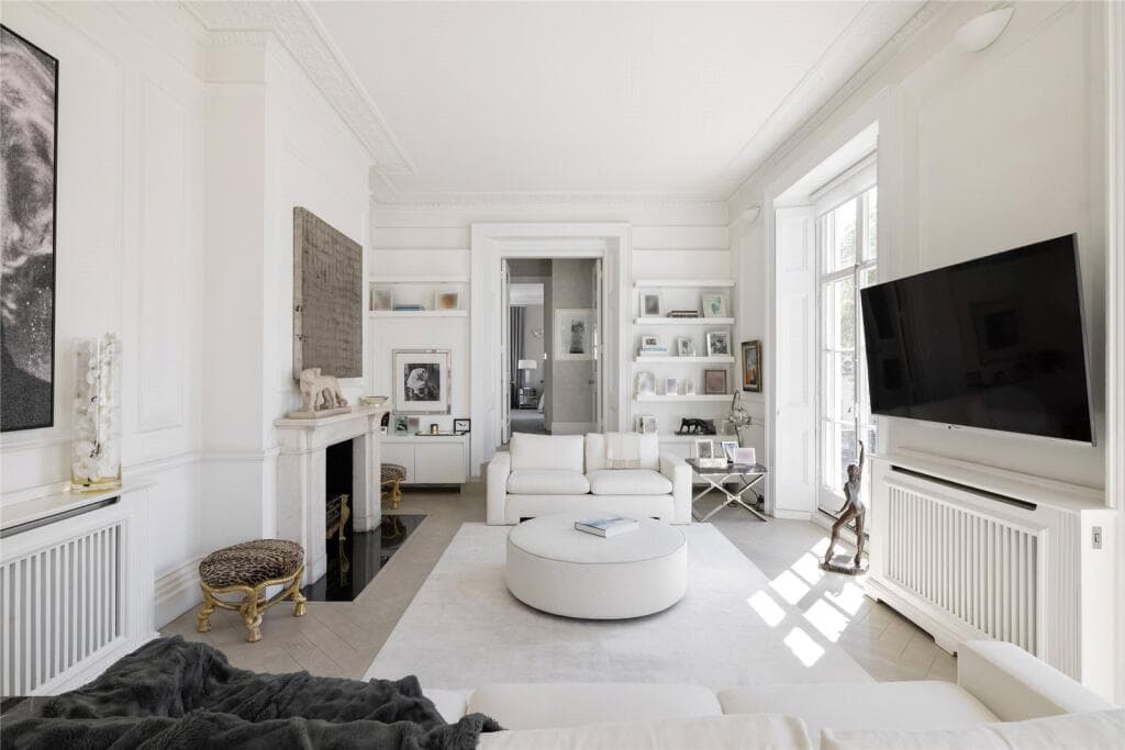 Belgravia 2BR Period Apt | South-Facing Balconies