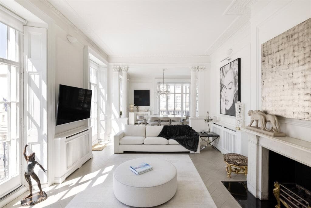 Belgravia 2BR Period Apt | South-Facing Balconies