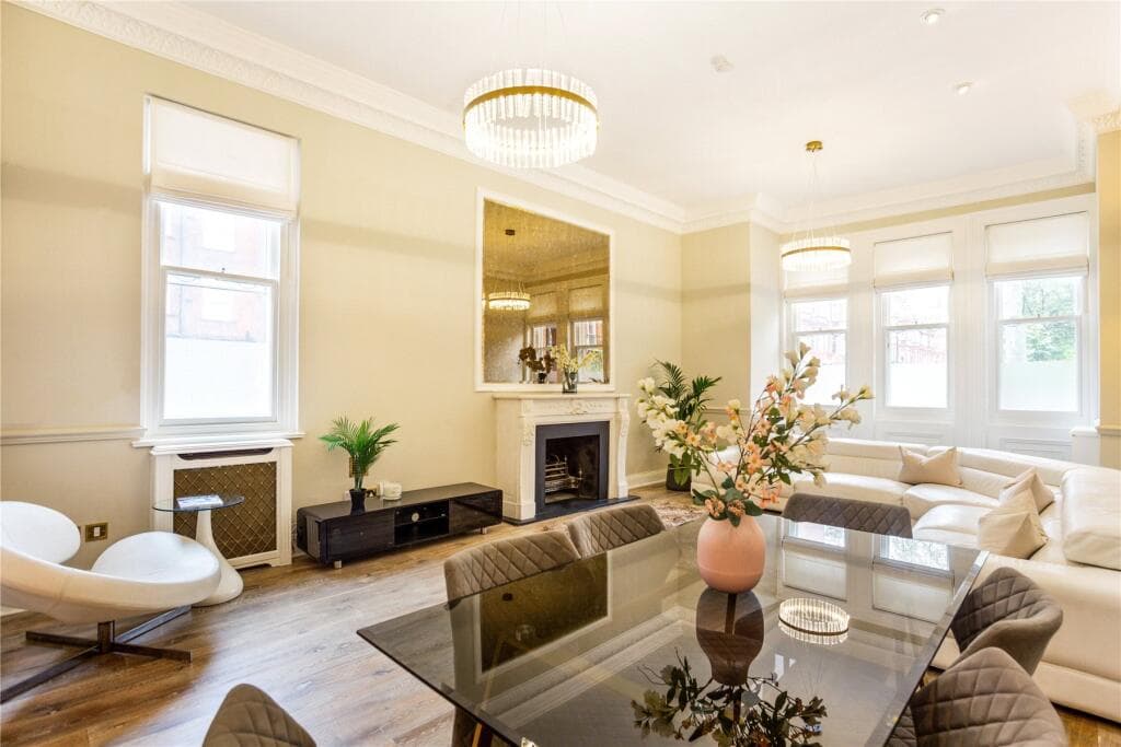 Sloane Square 3BR Mansion Duplex | Garden Square