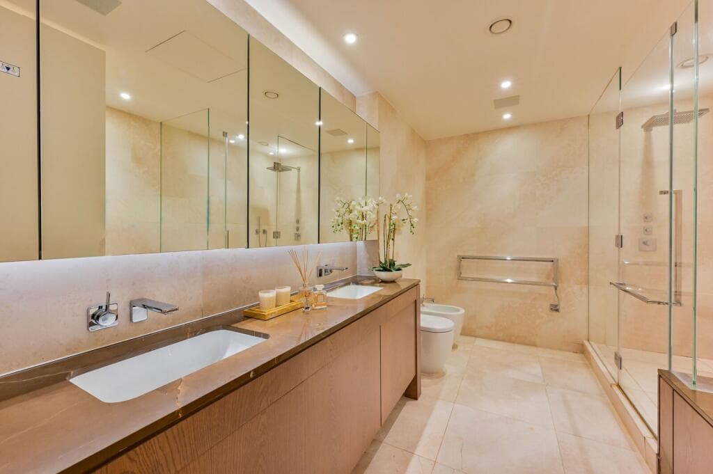Grand 4BR Duplex | Garden & Parking | Hyde Park