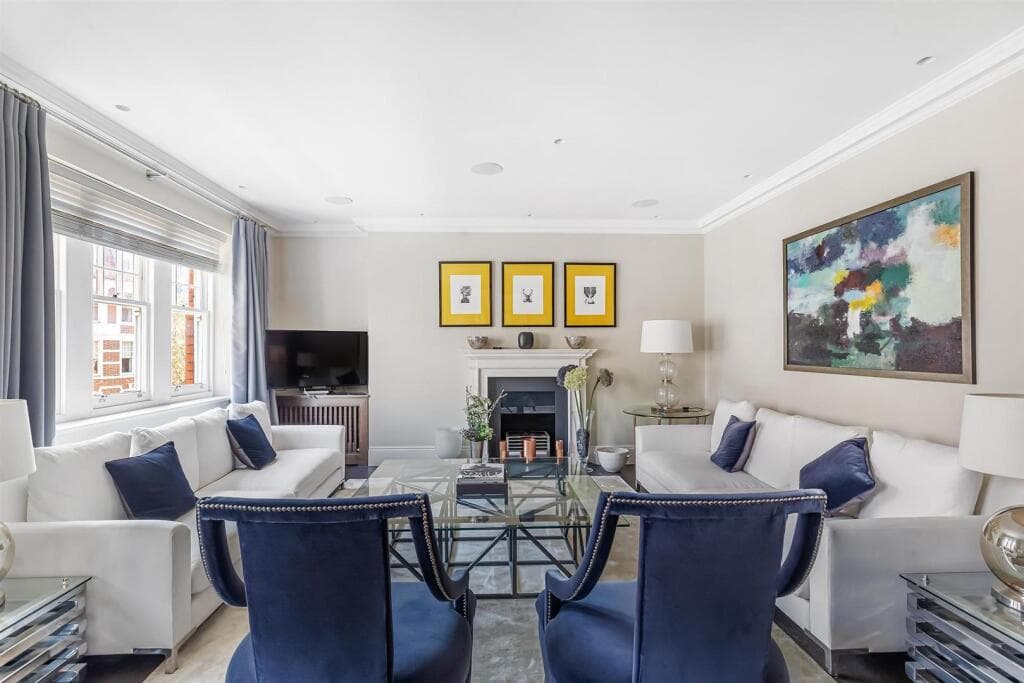Chelsea 3BR Duplex on Cadogan Gardens | Roof Terrace