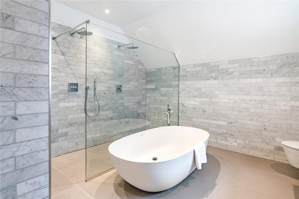 Generous 2BR Holborn Apt | Lincoln's Inn Fields