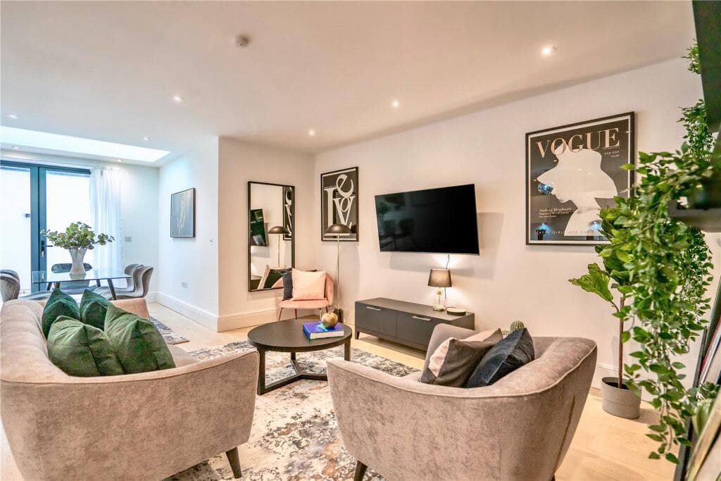 Period 2BR Lincoln's Inn Fields | Two Bathrooms