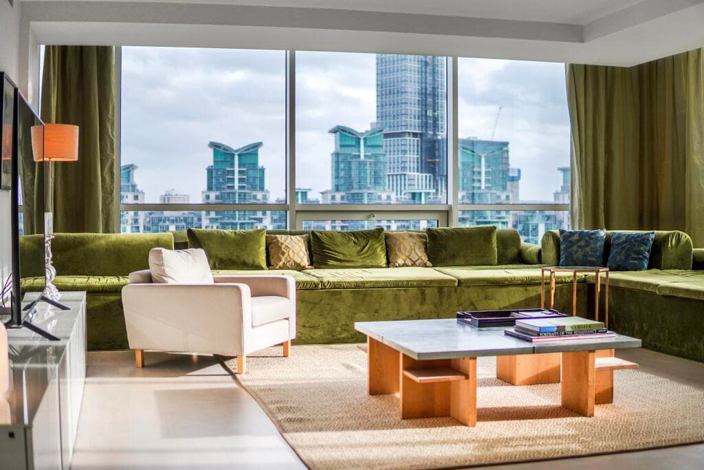High-Floor 2BR Pimlico Apt | River & Skyline Views