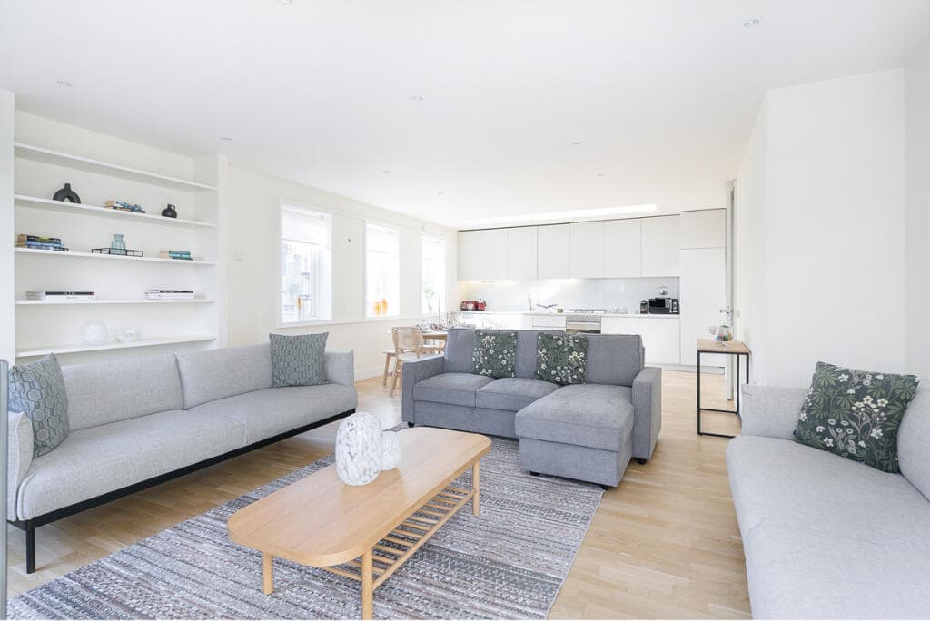 Serviced 3BR Marylebone | Wrap-Around Balcony