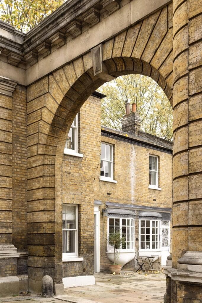 Knightsbridge 2BR Mews Duplex | Marble Island Kitchen