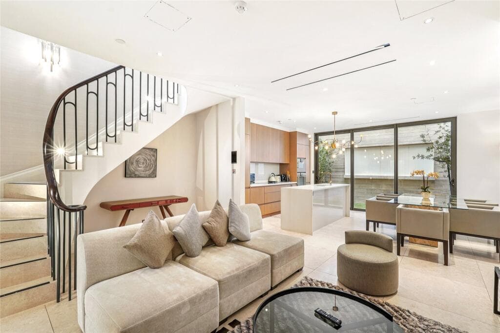Renovated 3BR Mayfair Mews House | Rex Place