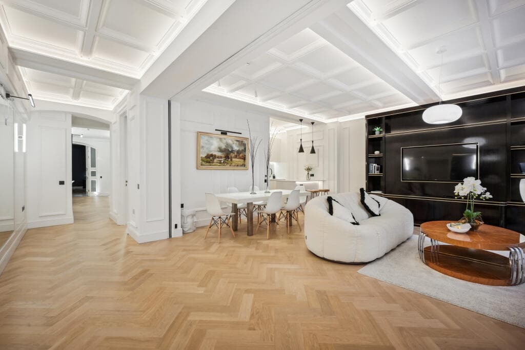 Knightsbridge Garden-Square 2BR | Courtyard & Gym