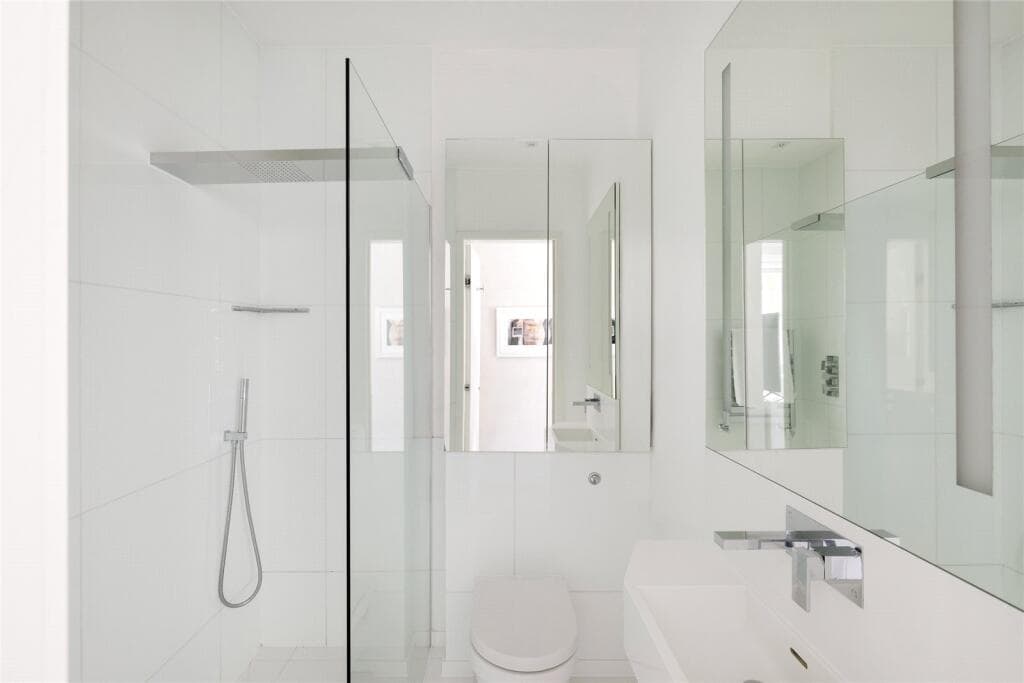Belgravia 2BR Period Apt | South-Facing Balconies