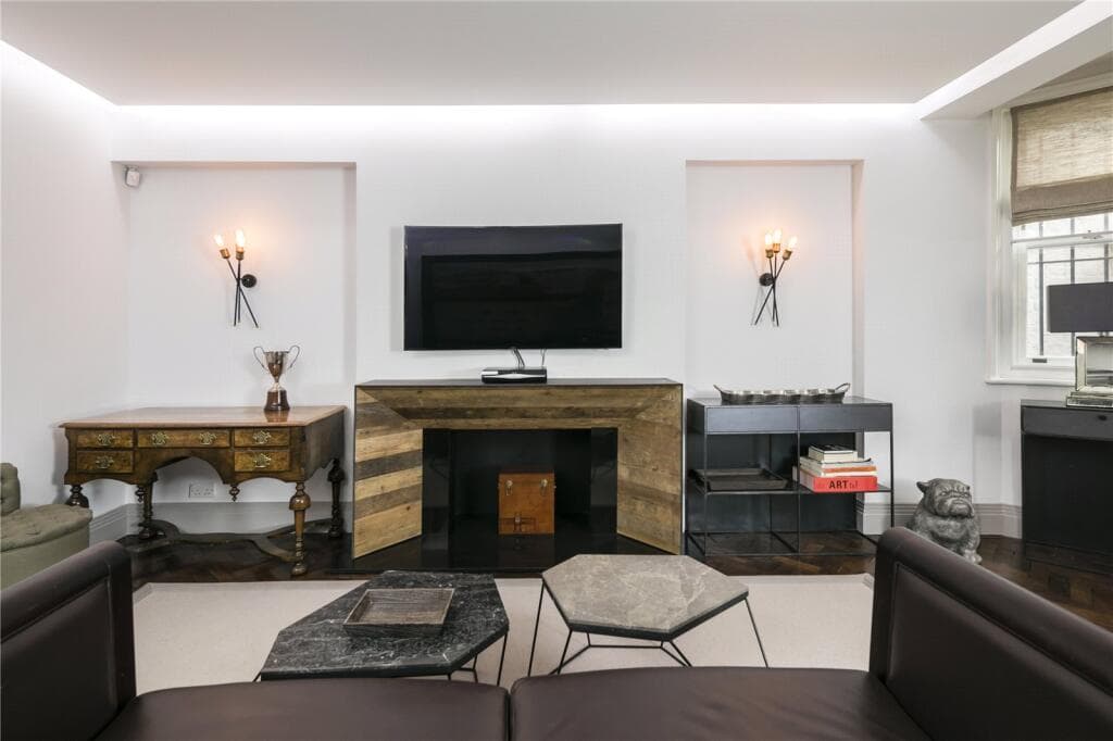 Mayfair 1BR with Private Steam Room | North Audley St