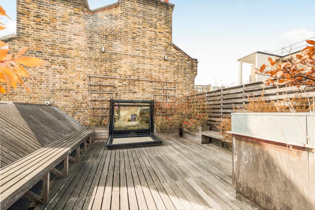 5-Floor Soho Townhouse · 3BR · Roof Terrace