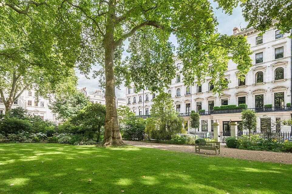 Knightsbridge Garden-Square 2BR | Courtyard & Gym