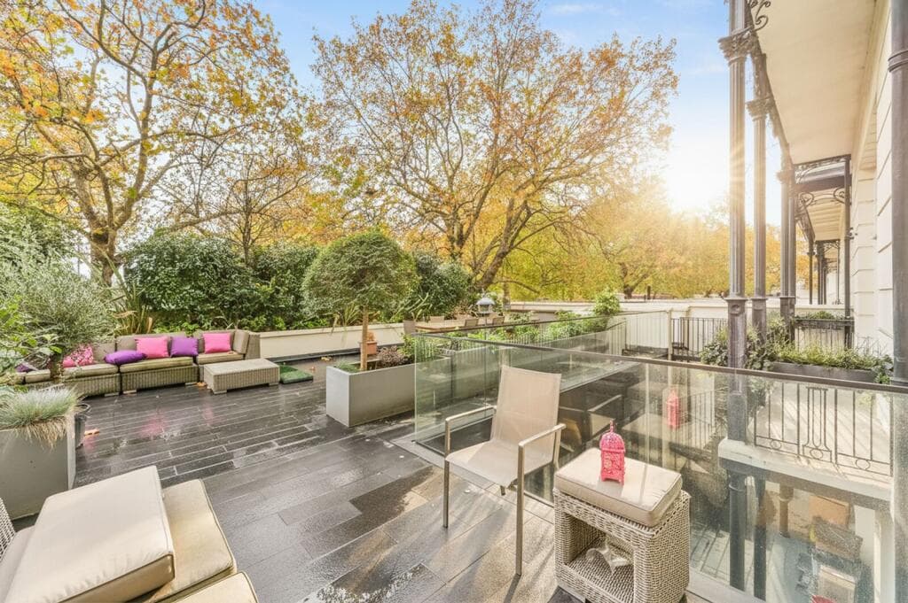 Grand 4BR Duplex | Garden & Parking | Hyde Park
