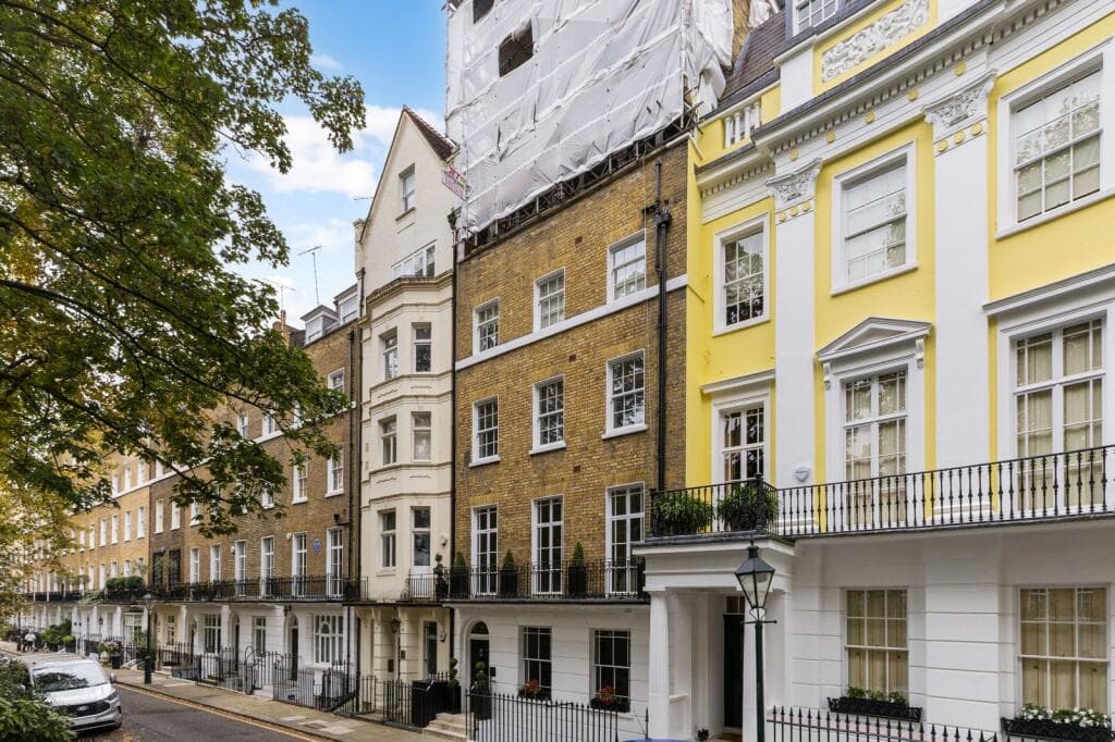 Sunlit Victorian 2BR | Brompton Square, Knightsbridge