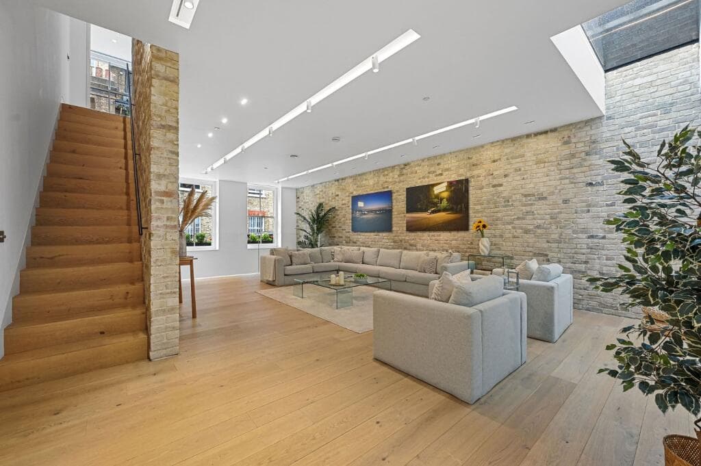 Bingham Place 3BR Mews | Basement Cinema & Patios
