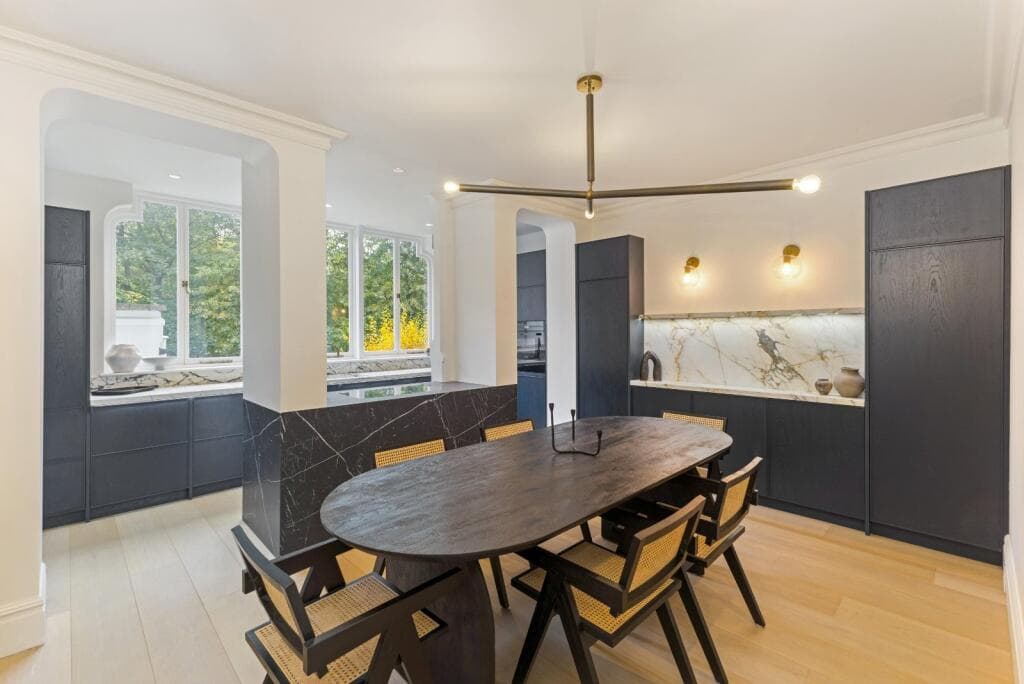 Sunlit Victorian 2BR | Brompton Square, Knightsbridge