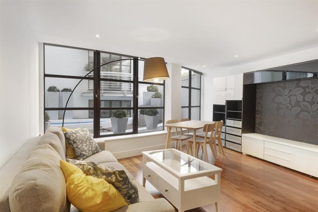 Stylish Covent Garden 1BR Flat | Courtyard Views