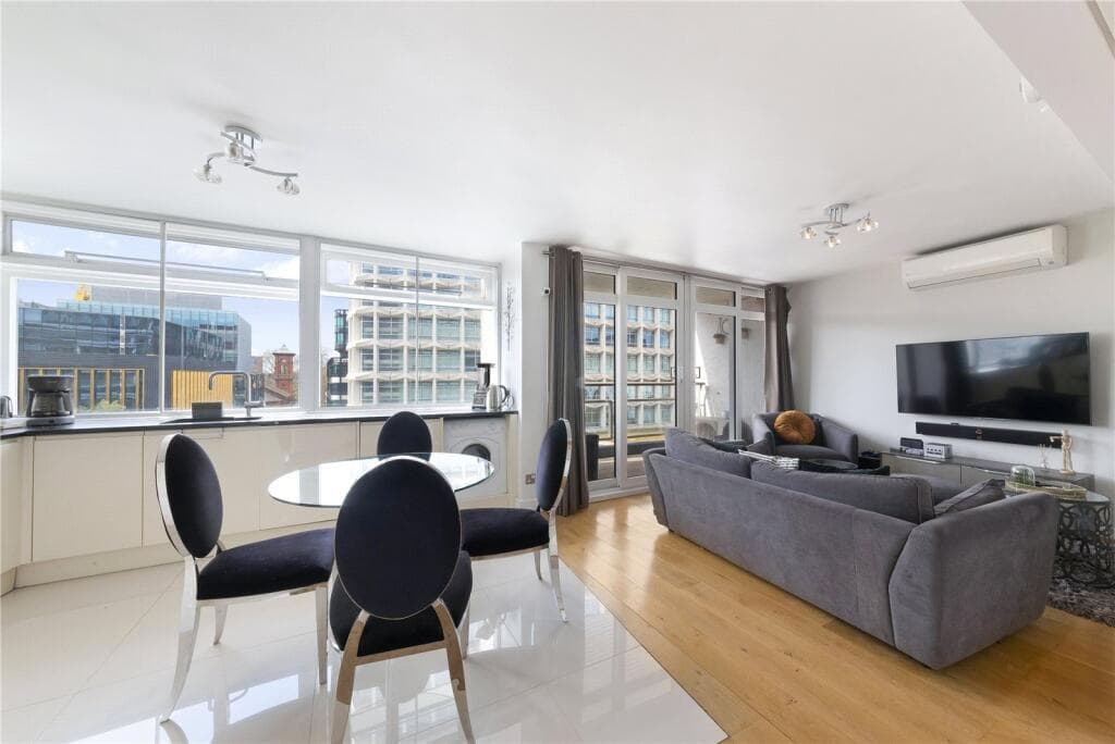 Modern 2BR Duplex | Balcony & A/C | Soho