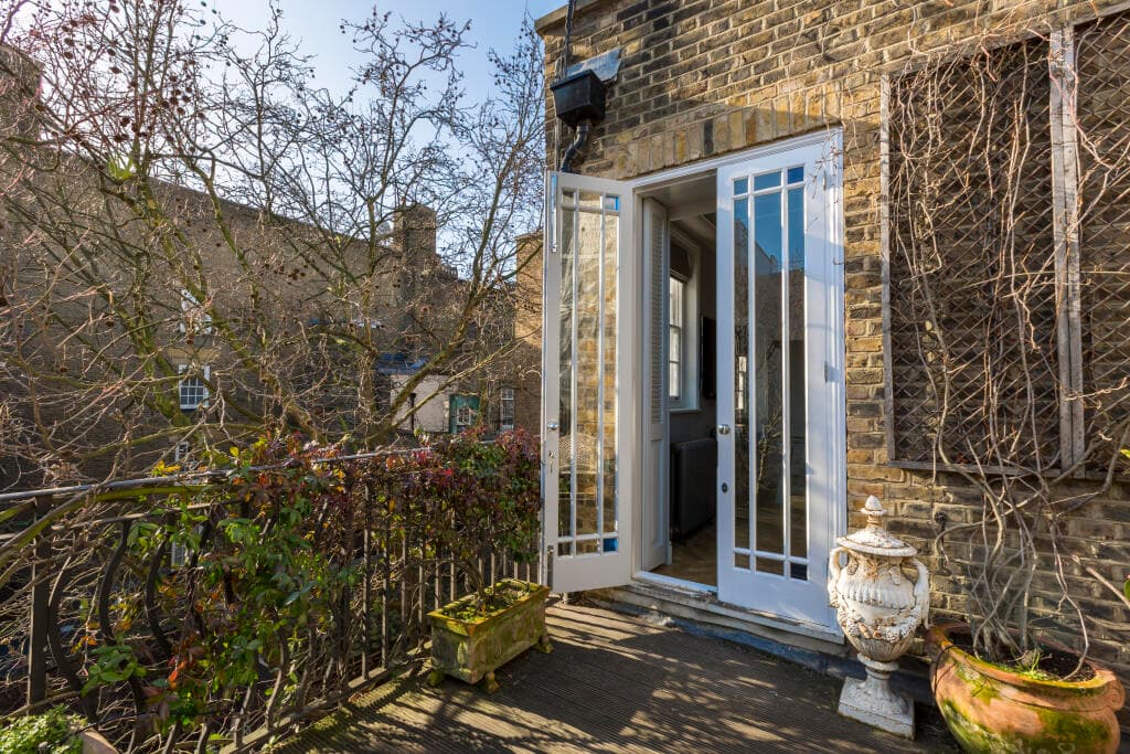 Mayfair 4BR Duplex Penthouse | Vaulted Ceiling & Terrace