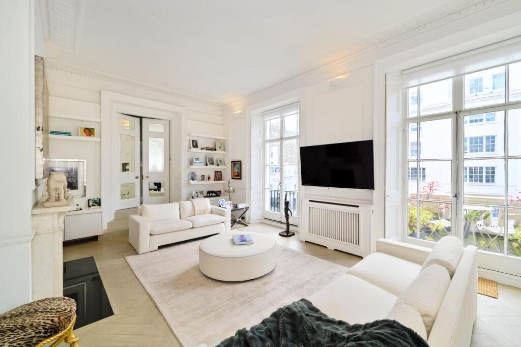 Elegant 2BR Belgravia Corner Flat | Private Terrace