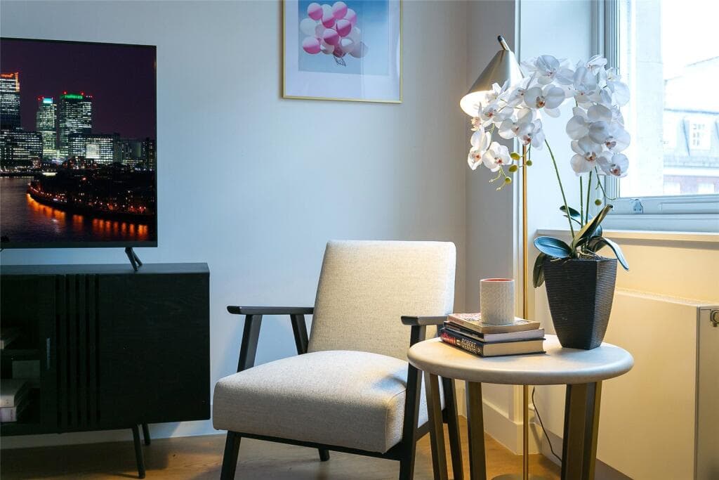 Stylish 2BR Baker Street | Roof Terrace & En-Suite