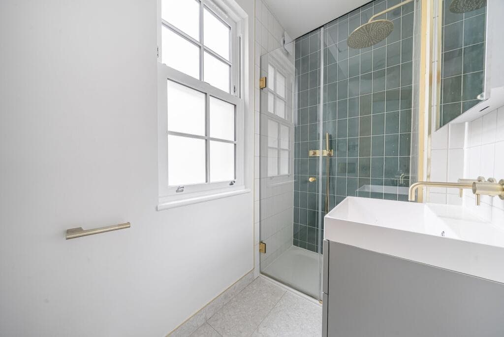 Stylish 3BR Duplex | Two En Suites | Fitzrovia