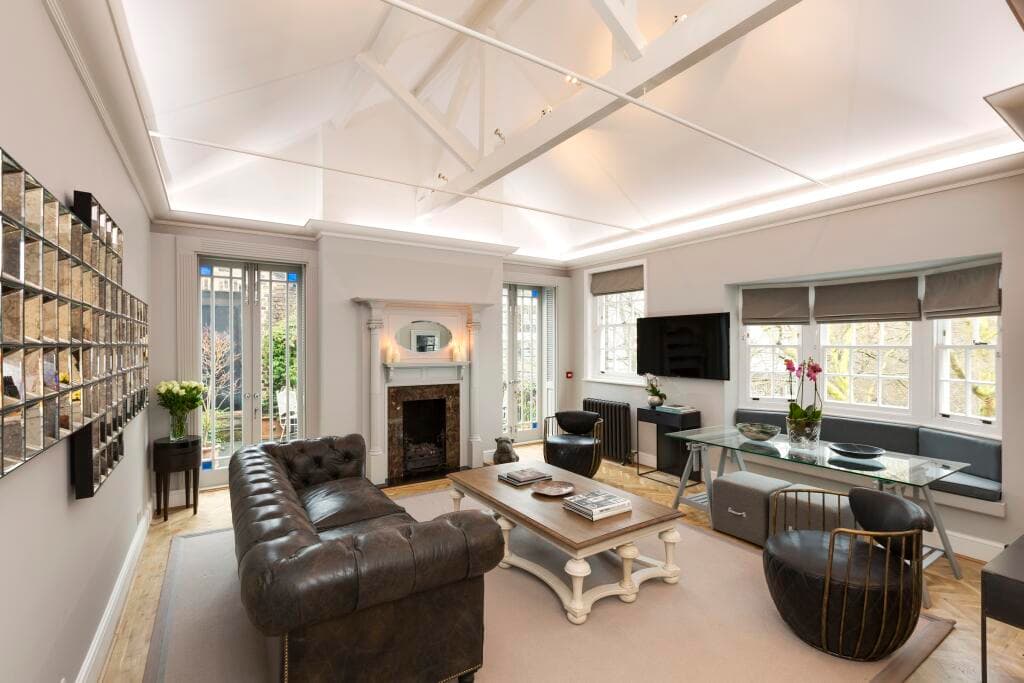 Mayfair 4BR Duplex Penthouse | Vaulted Ceiling & Terrace