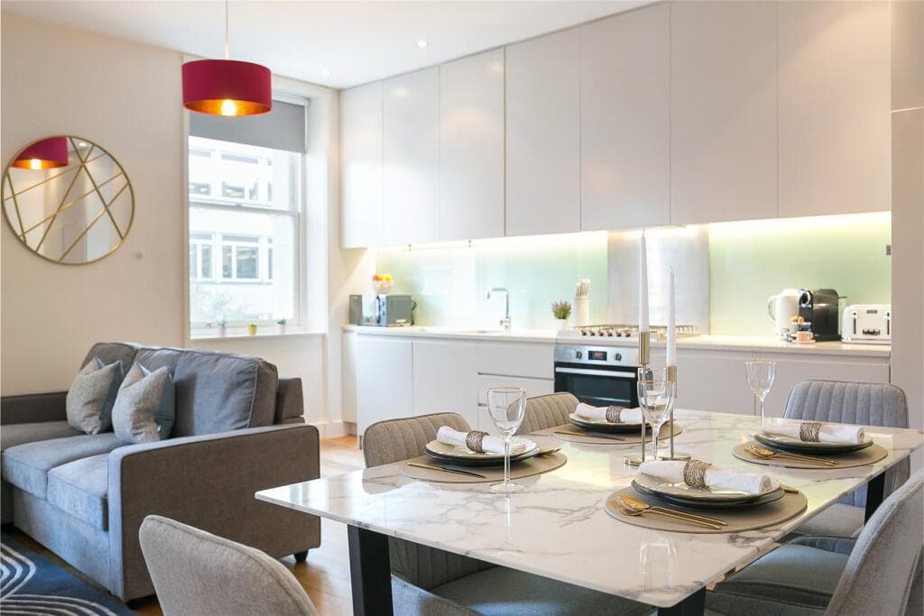 Stylish 2BR Baker Street | Roof Terrace & En-Suite