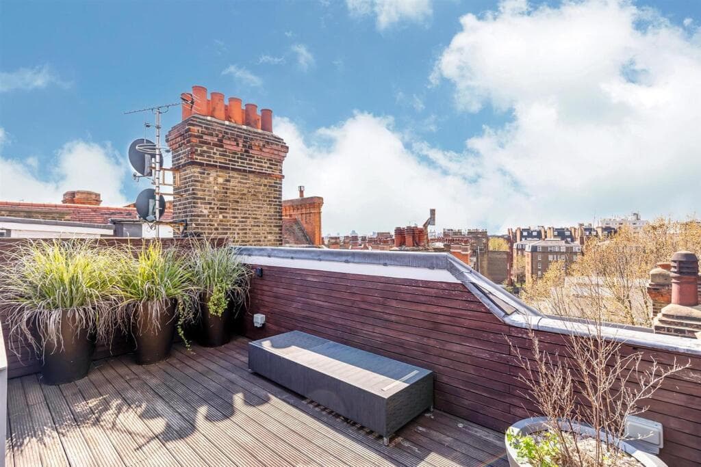 Chelsea 3BR Duplex on Cadogan Gardens | Roof Terrace