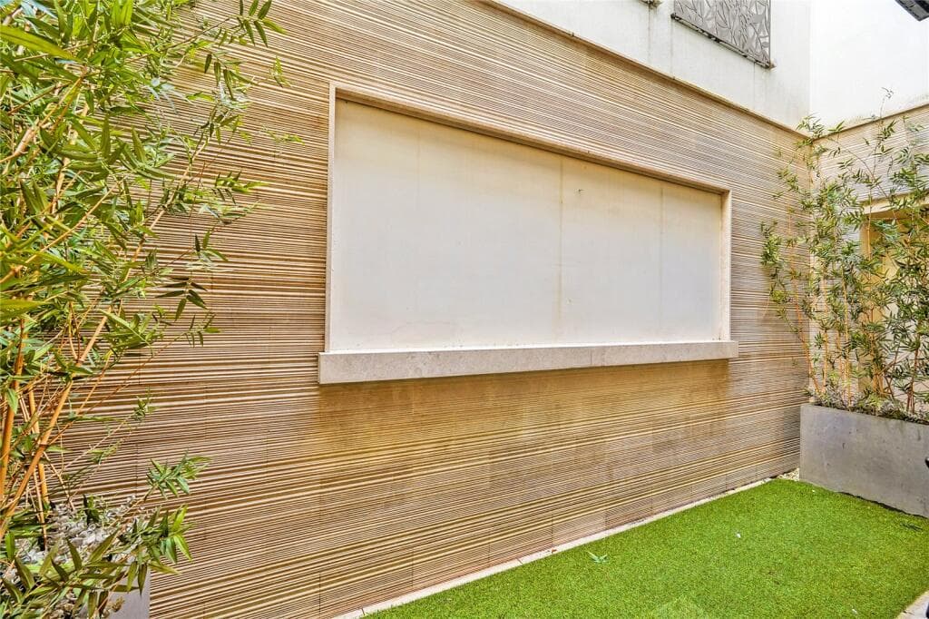 Renovated 3BR Mayfair Mews House | Rex Place