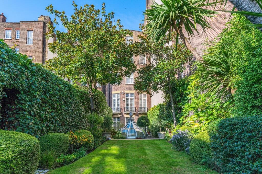 Grand 6BR Mayfair Townhouse | Private Garden