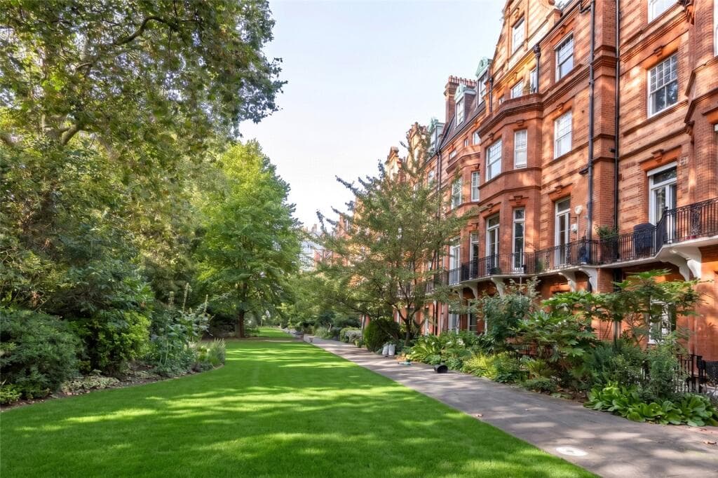 Chelsea 3BR Duplex | Private Terrace & Gardens
