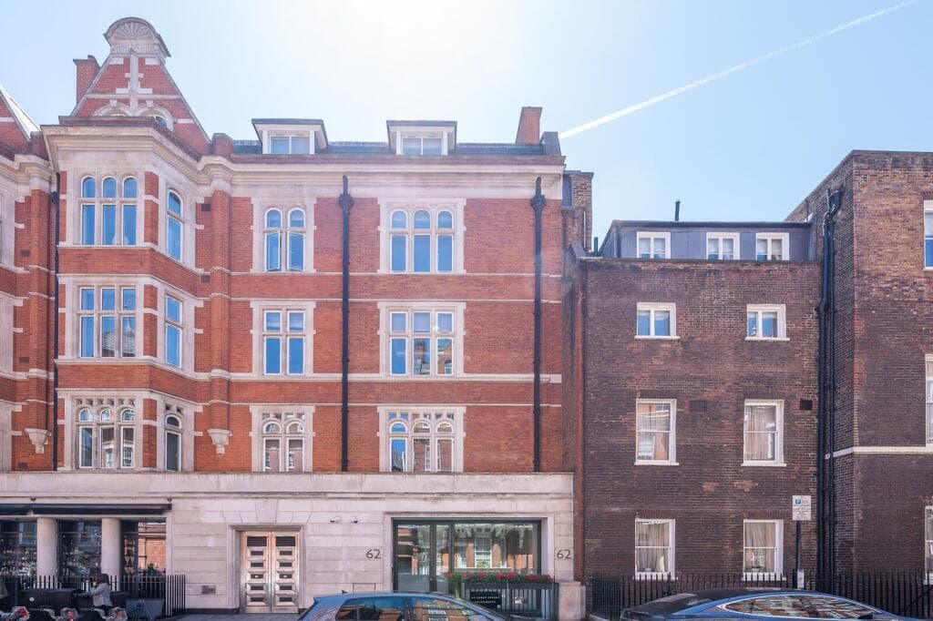Mayfair 2BR Triplex | Roof Terrace & Two Balconies