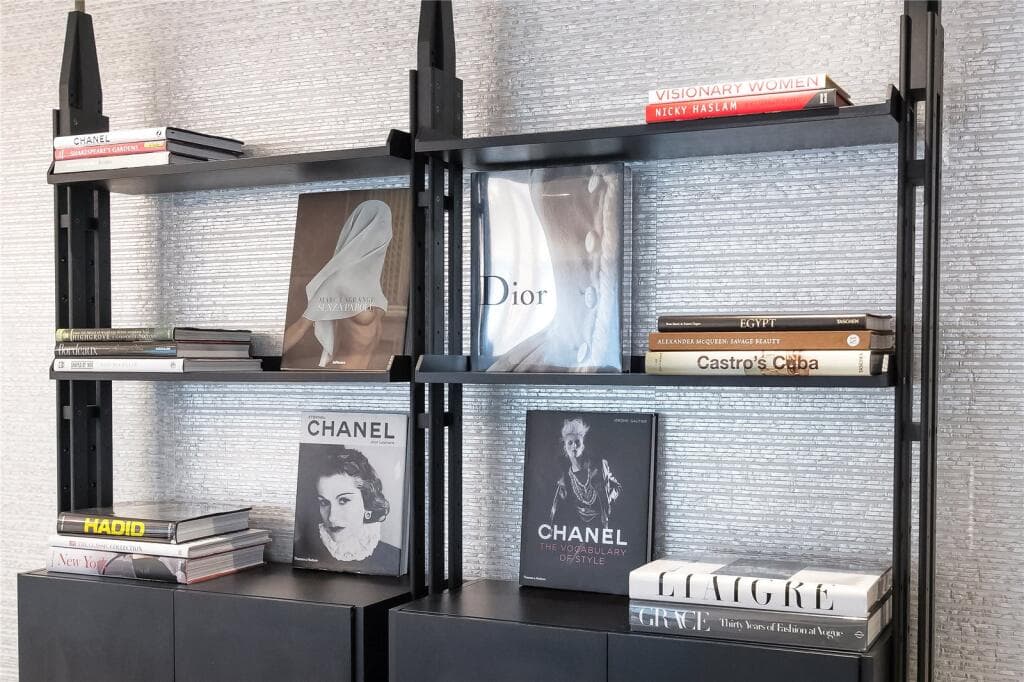 Refurbished 3BR Aldwych | Marble Baths & Concierge
