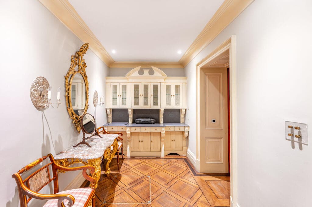 Grand 6BR Mayfair Townhouse | Private Garden