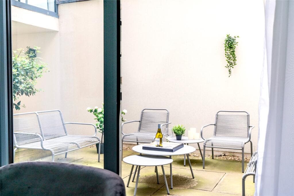 Period 2BR Lincoln's Inn Fields | Two Bathrooms