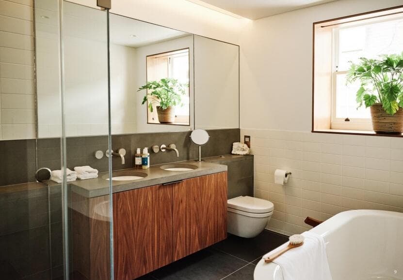Expansive 3BR Weymouth Mews Residence | Serviced