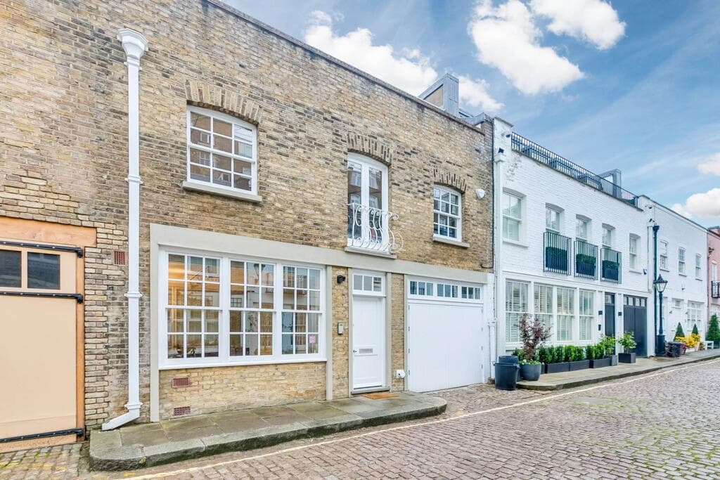 3BR Ennismore Mews House | Cinema & Roof Terrace
